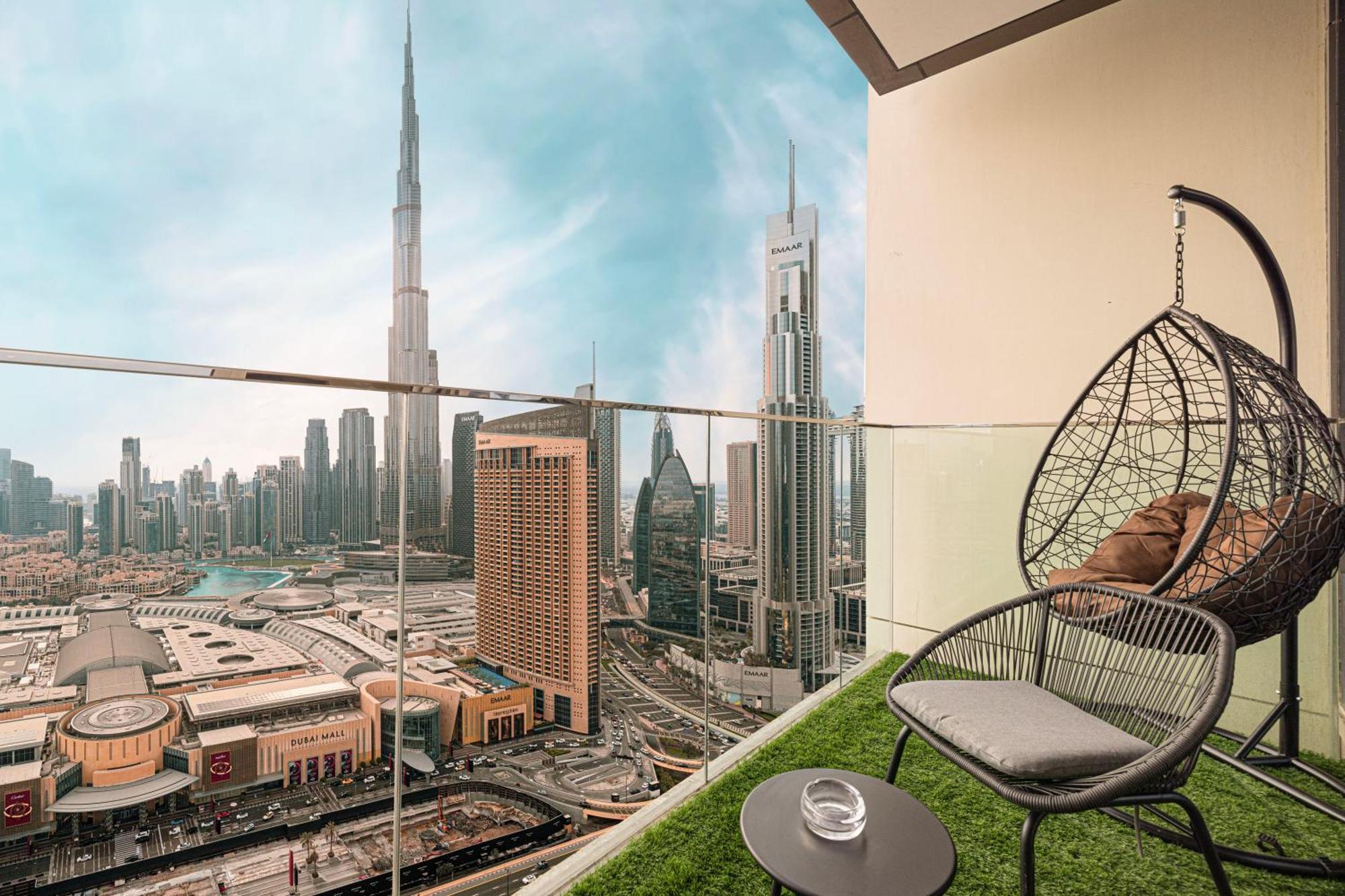 Stunning Burj Views New Luxe 2br Mall Access Appartement *